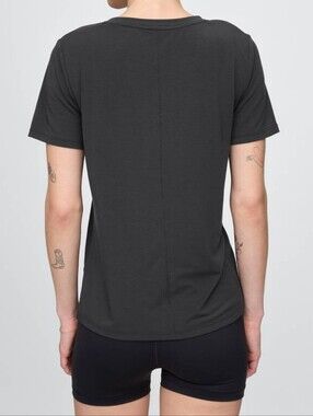 GapFit Breathe T-Shirt In Black, Size Medium Tall